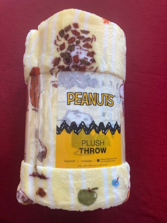 Peanuts Other - Brand New 5' x 6' The Big One Peanuts Harvest Plush Throw Blanket